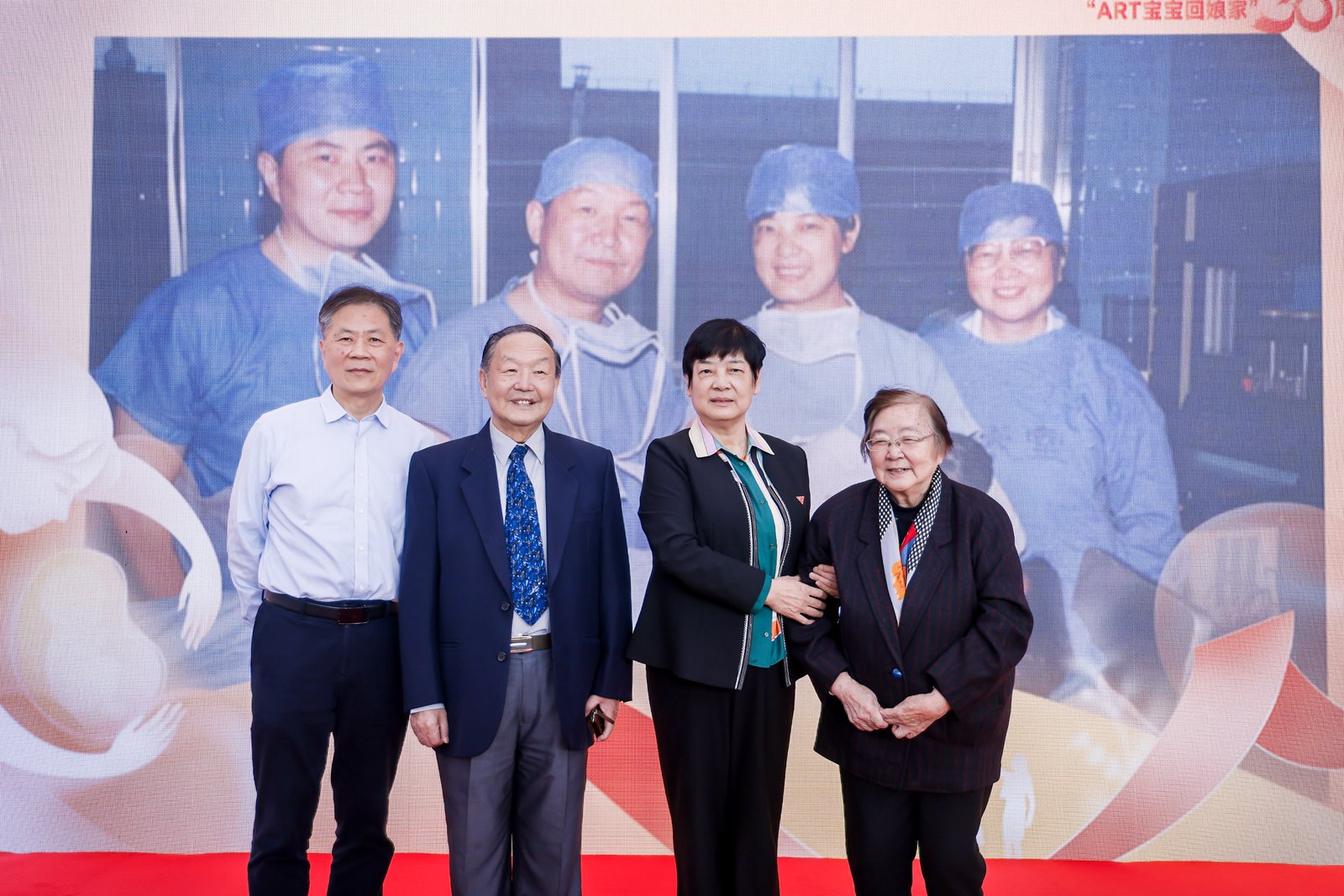 专家4人合照.jpg 专家4人合照.jpg